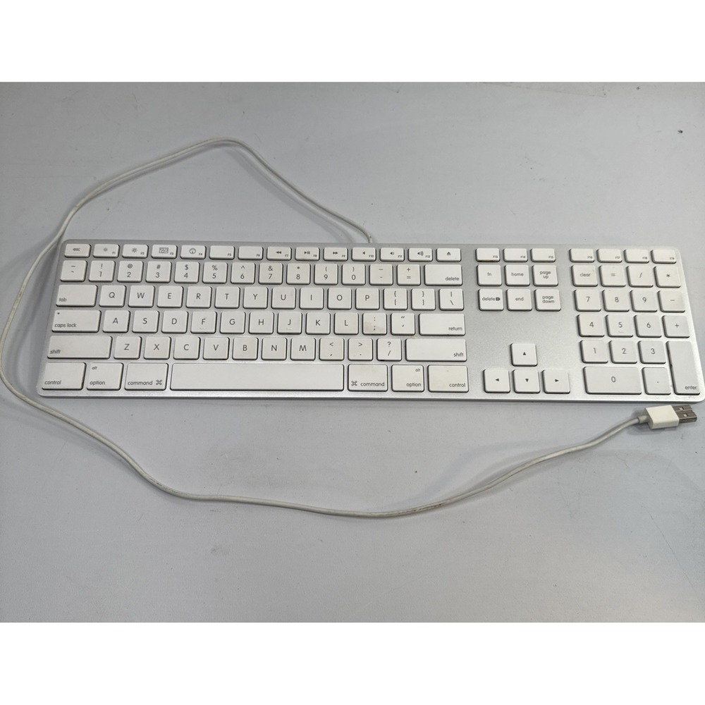 Apple A1243 MB110LL/A Wired slim usb Keyboard Excellent Condition